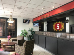 Отель The Schenectady Inn & Suites  Скенектади